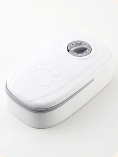 Automatic pet feeder and water dispenser for cats and dogs